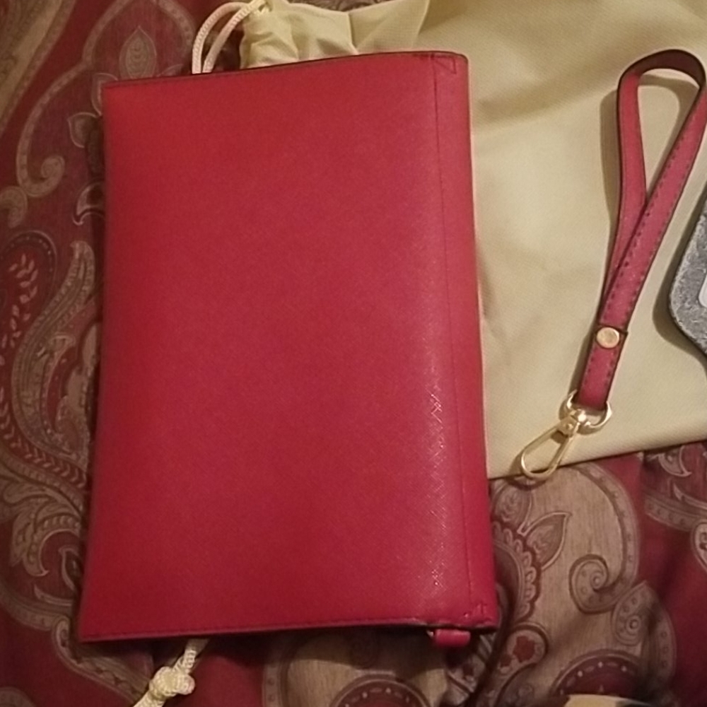 Red faux leather "Ella Rose" purse with wristlet - Picture 3 of 5